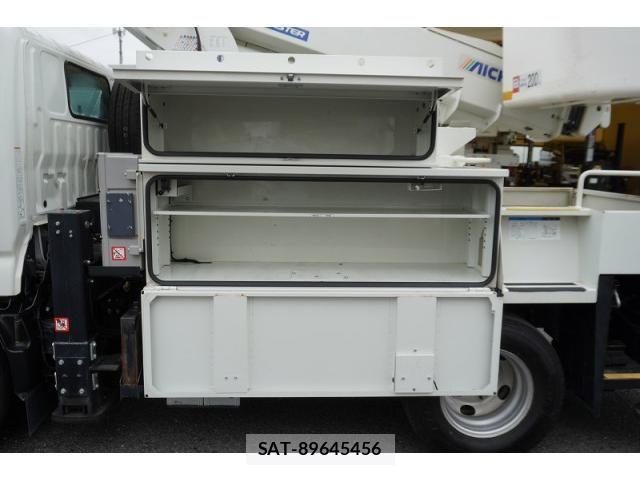 Hino DUTRO 2018-02 8524498-16