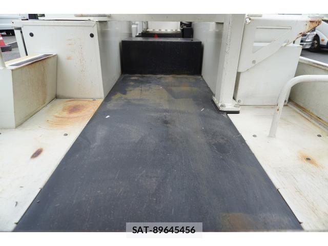 Hino DUTRO 2018-02 8524498-18