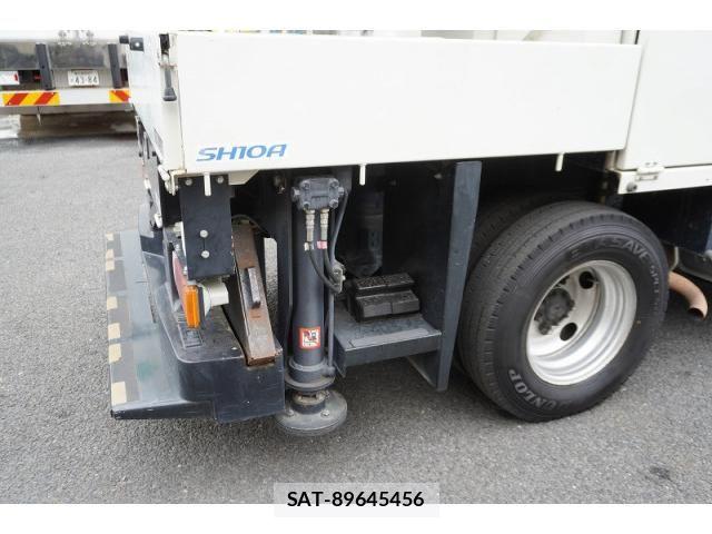 Hino DUTRO 2018-02 8524498-21