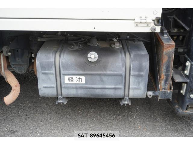 Hino DUTRO 2018-02 8524498-23