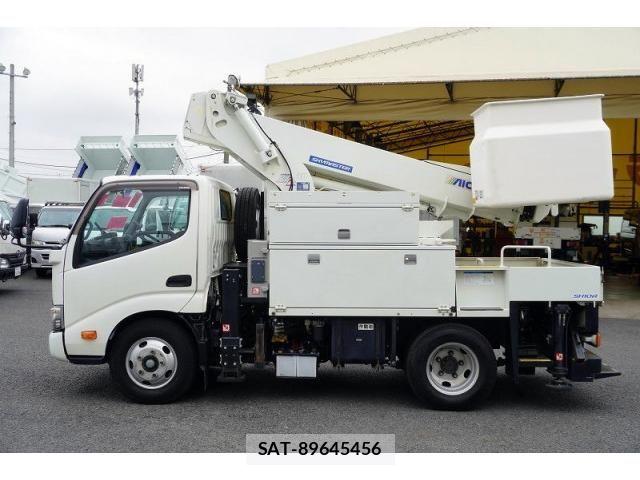 Hino DUTRO 2018-02 8524498-2