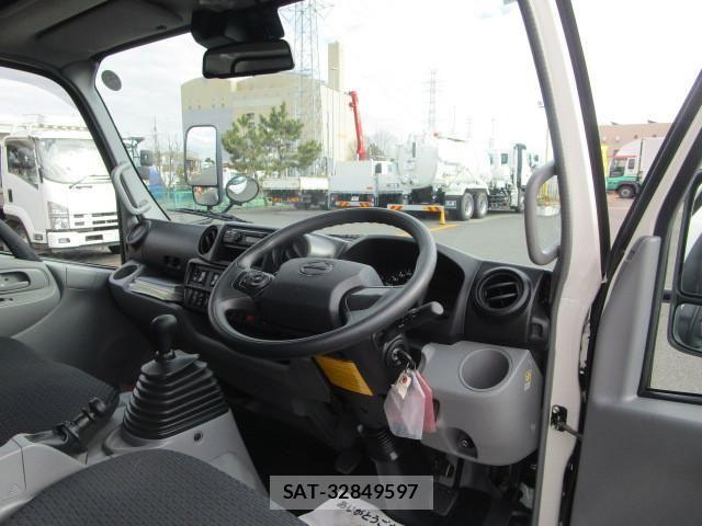 Hino DUTRO 2024-12 8524481-10