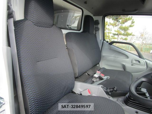 Hino DUTRO 2024-12 8524481-11