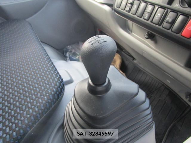 Hino DUTRO 2024-12 8524481-15