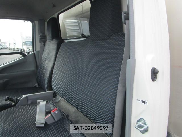 Hino DUTRO 2024-12 8524481-17