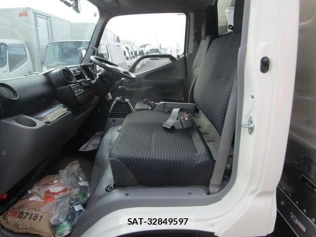 Hino DUTRO 2024-12 8524481-18