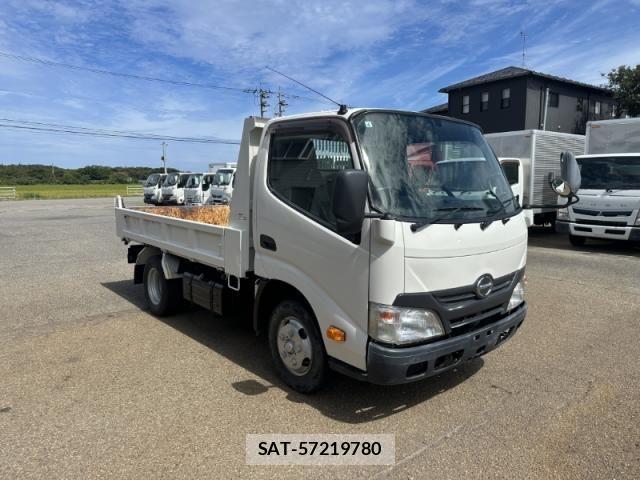Hino DUTRO 2013-12 8524551-1