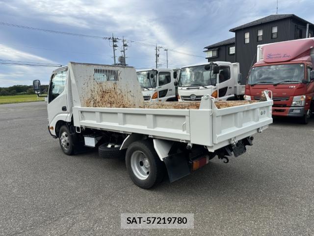 Hino DUTRO 2013-12 8524551-2