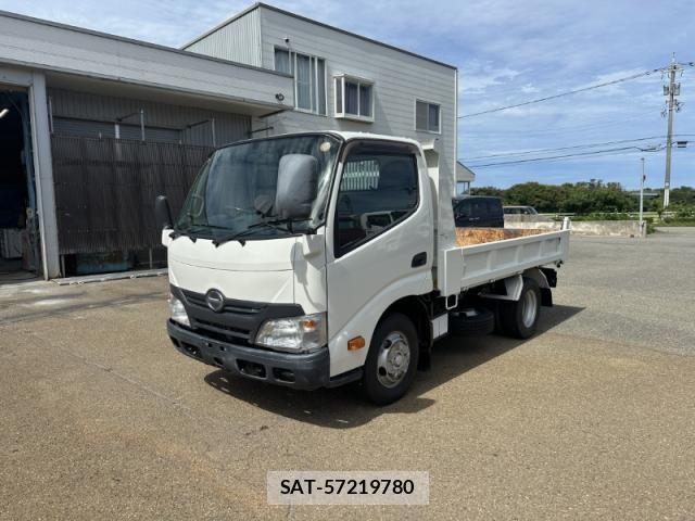 Hino DUTRO 2013-12 8524551-3