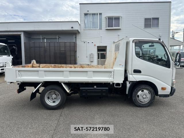 Hino DUTRO 2013-12 8524551-5