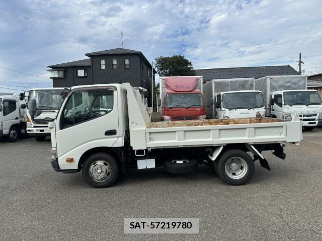 Hino DUTRO 2013-12 8524551-6