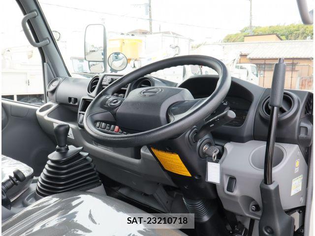 Hino DUTRO 2023-09 8524452-22