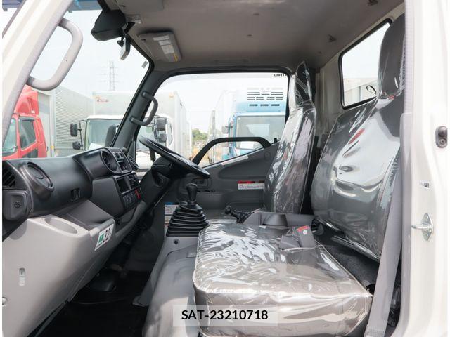 Hino DUTRO 2023-09 8524452-26