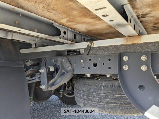 Hino DUTRO 2019-09 8524516-16