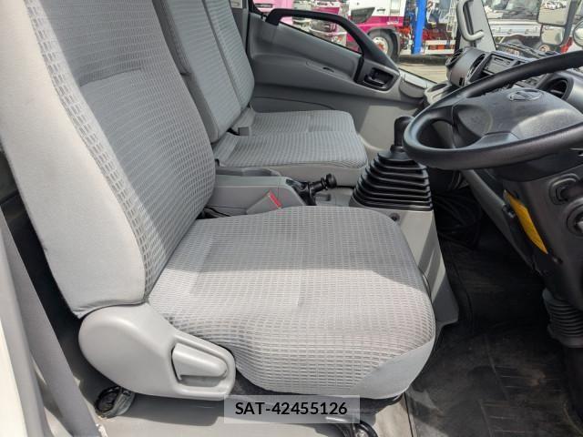 Hino DUTRO 2020-10 8524467-24