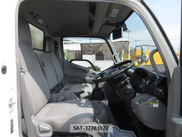 Hino DUTRO 2018-04 8524540-17