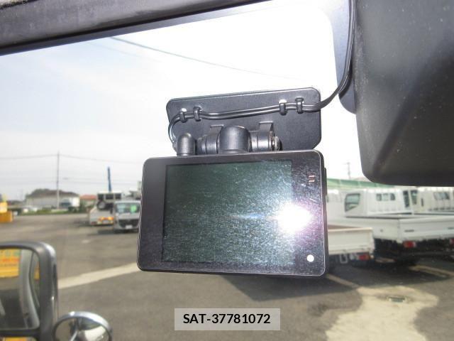 Hino DUTRO 2018-04 8524540-22