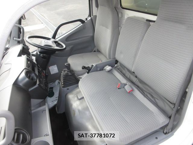 Hino DUTRO 2018-04 8524540-25