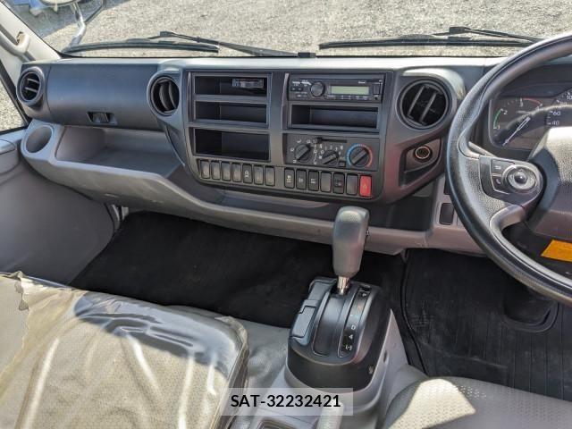 Hino DUTRO 2019-10 8524529-26