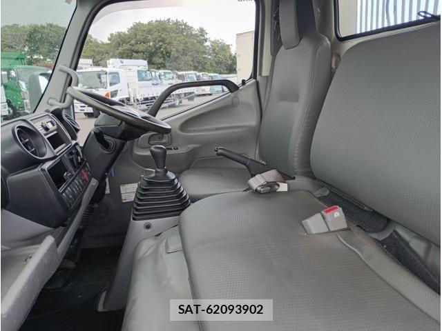 Hino DUTRO 2022-10 8524479-21