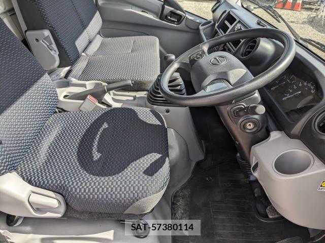 Hino DUTRO 2024-09 8524466-24
