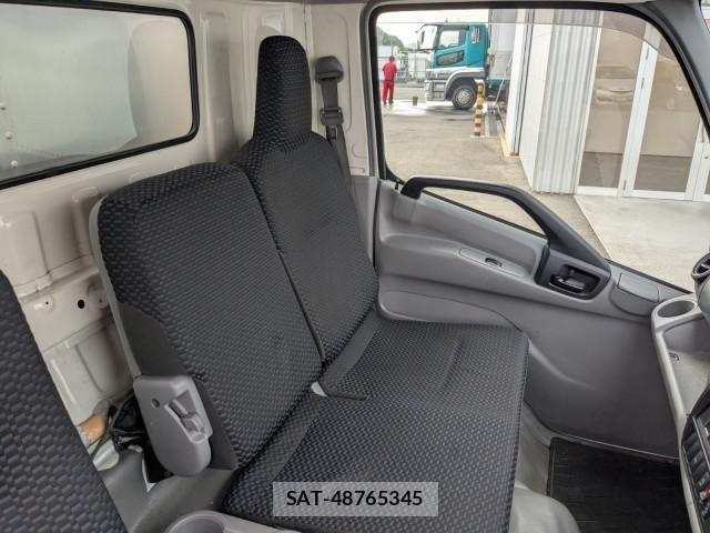 Hino DUTRO 2023-03 8524473-22