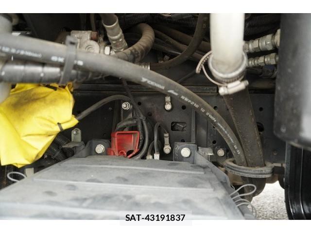 Hino DUTRO 2018-02 8524486-11
