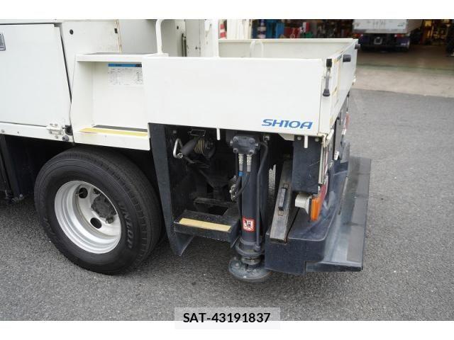 Hino DUTRO 2018-02 8524486-17