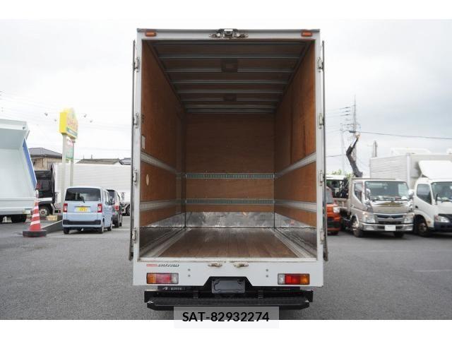 Hino DUTRO 2016-06 8524550-18