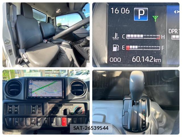 Hino DUTRO 2023-03 8524478-21