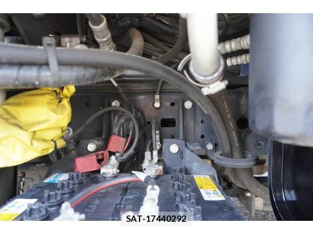 Hino DUTRO 2018-03 8524514-11