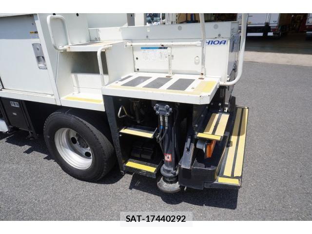 Hino DUTRO 2018-03 8524514-18