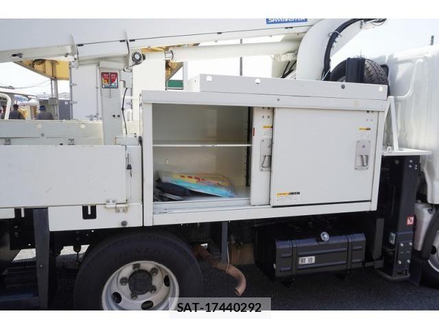 Hino DUTRO 2018-03 8524514-23