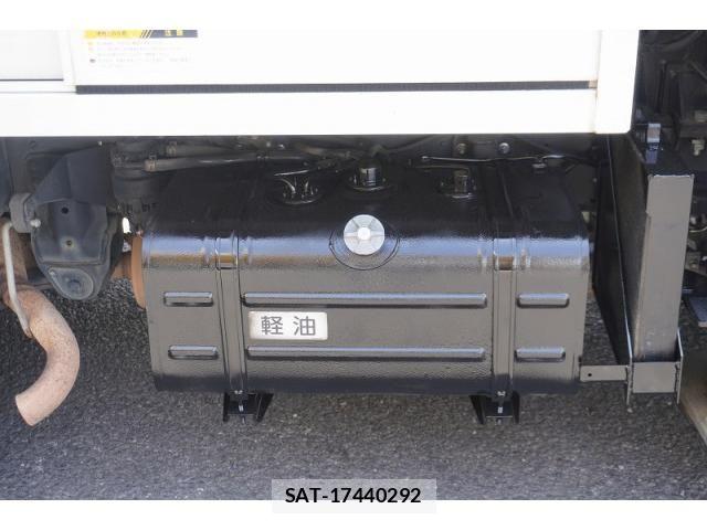 Hino DUTRO 2018-03 8524514-25