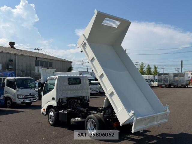 Hino DUTRO 2024-01 8524475-17