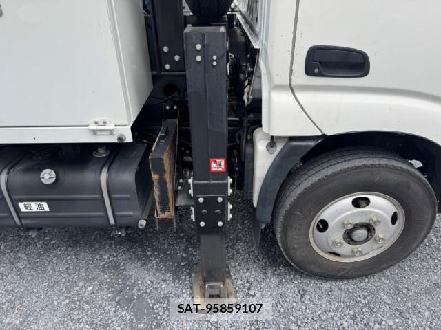 Hino DUTRO 2018-01 8524547-21
