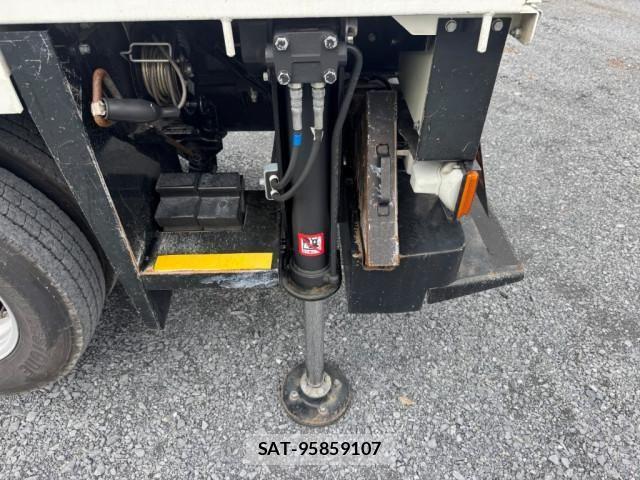Hino DUTRO 2018-01 8524547-23
