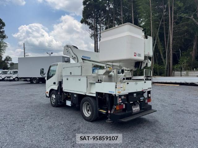 Hino DUTRO 2018-01 8524547-4
