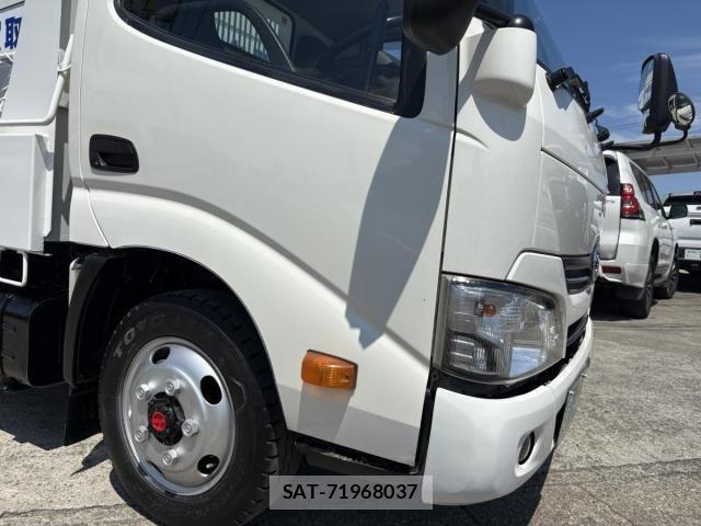 Hino DUTRO 2018-03 8524525-12