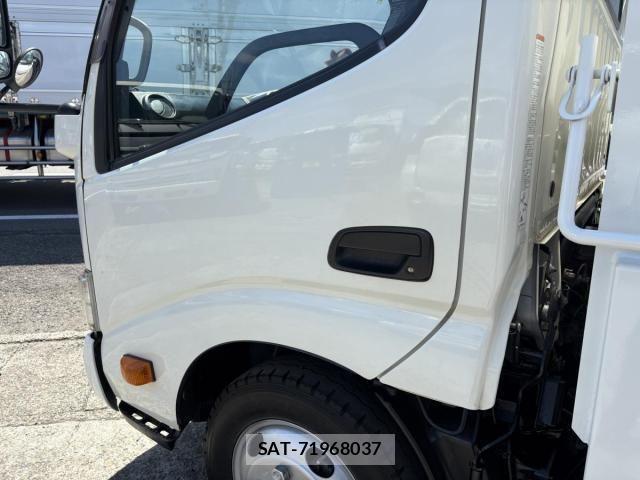 Hino DUTRO 2018-03 8524525-14