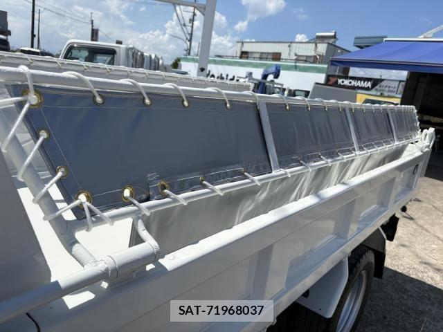 Hino DUTRO 2018-03 8524525-21
