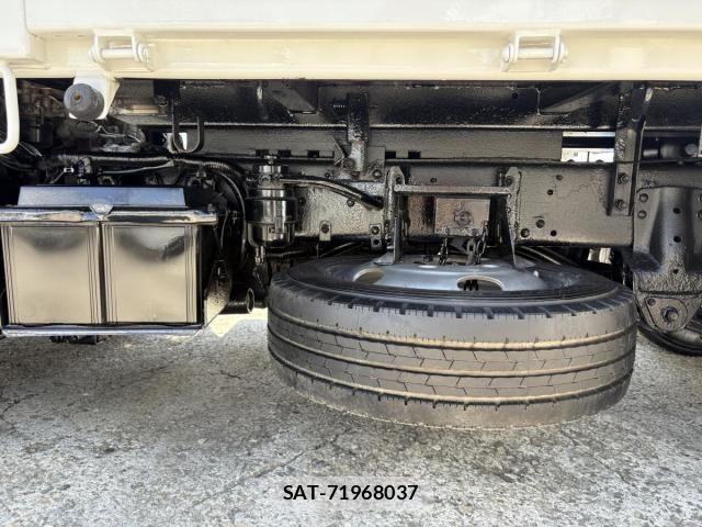 Hino DUTRO 2018-03 8524525-22