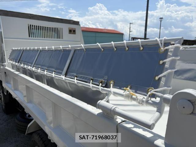 Hino DUTRO 2018-03 8524525-23