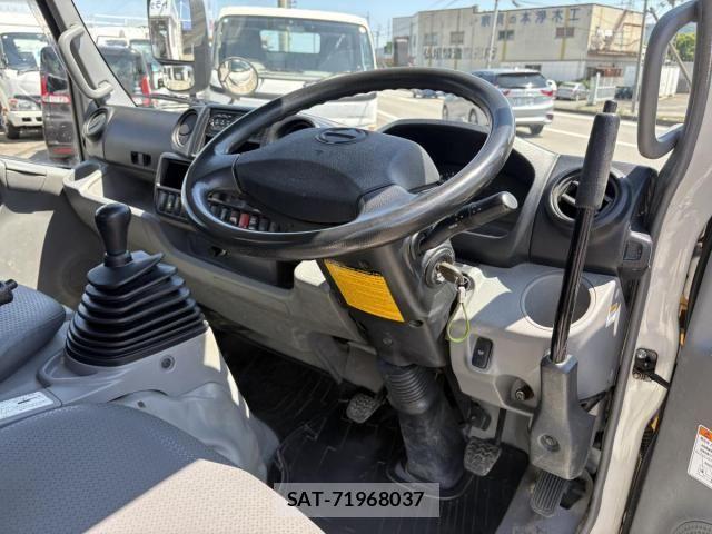 Hino DUTRO 2018-03 8524525-4