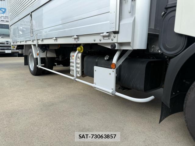 Hino DUTRO 2025-03 8524464-17