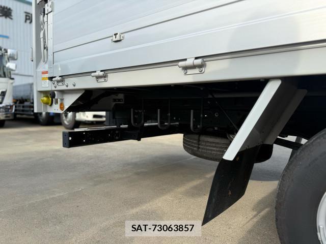 Hino DUTRO 2025-03 8524464-18