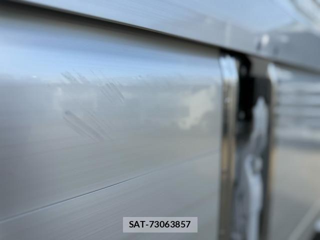 Hino DUTRO 2025-03 8524464-21