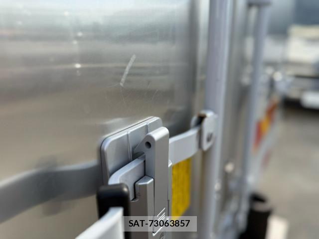 Hino DUTRO 2025-03 8524464-22