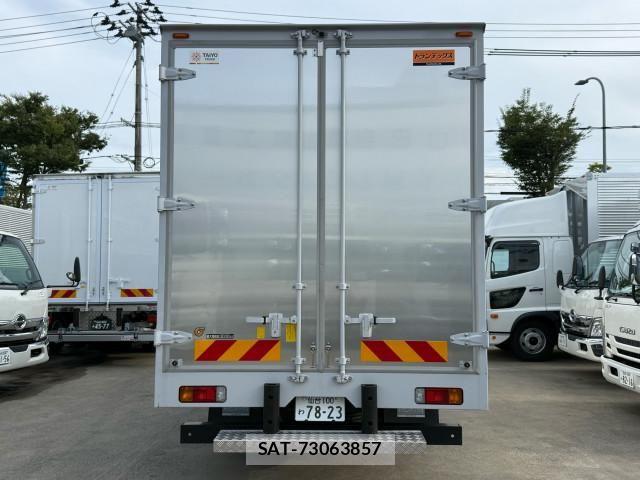 Hino DUTRO 2025-03 8524464-4