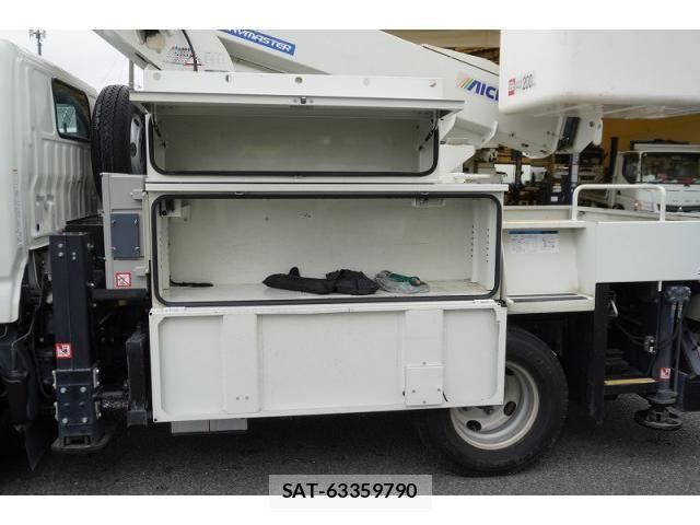 Hino DUTRO 2018-02 8524526-16